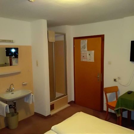 Hotel Garni Alpenrose อิสชเกิล ภายนอก รูปภาพ