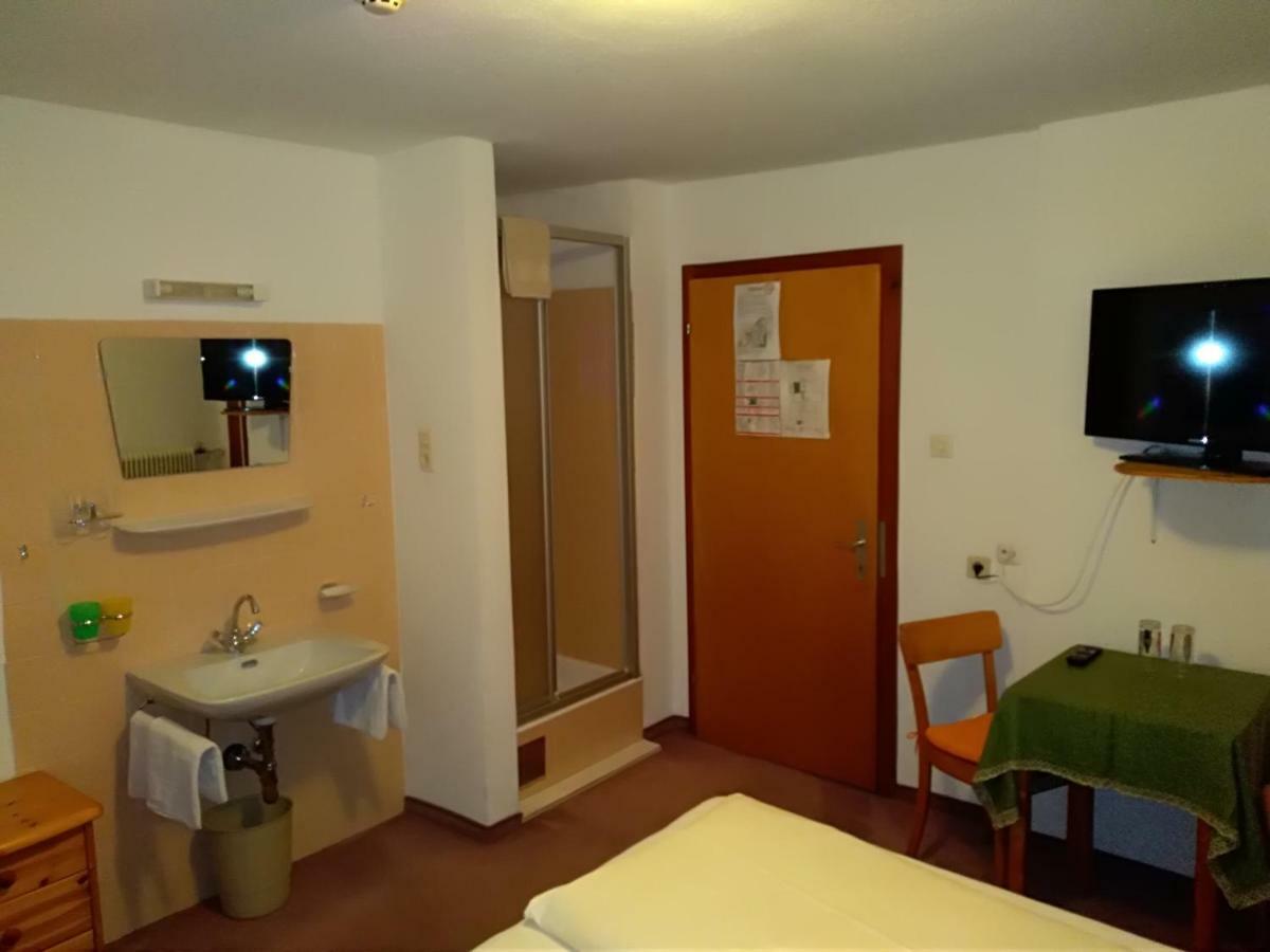 Hotel Garni Alpenrose อิสชเกิล ภายนอก รูปภาพ