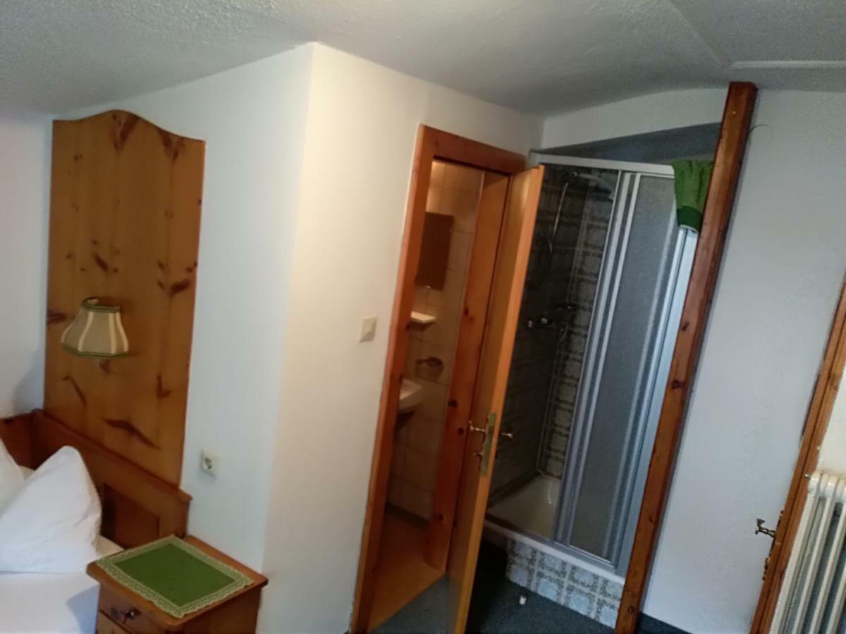 Hotel Garni Alpenrose อิสชเกิล ภายนอก รูปภาพ
