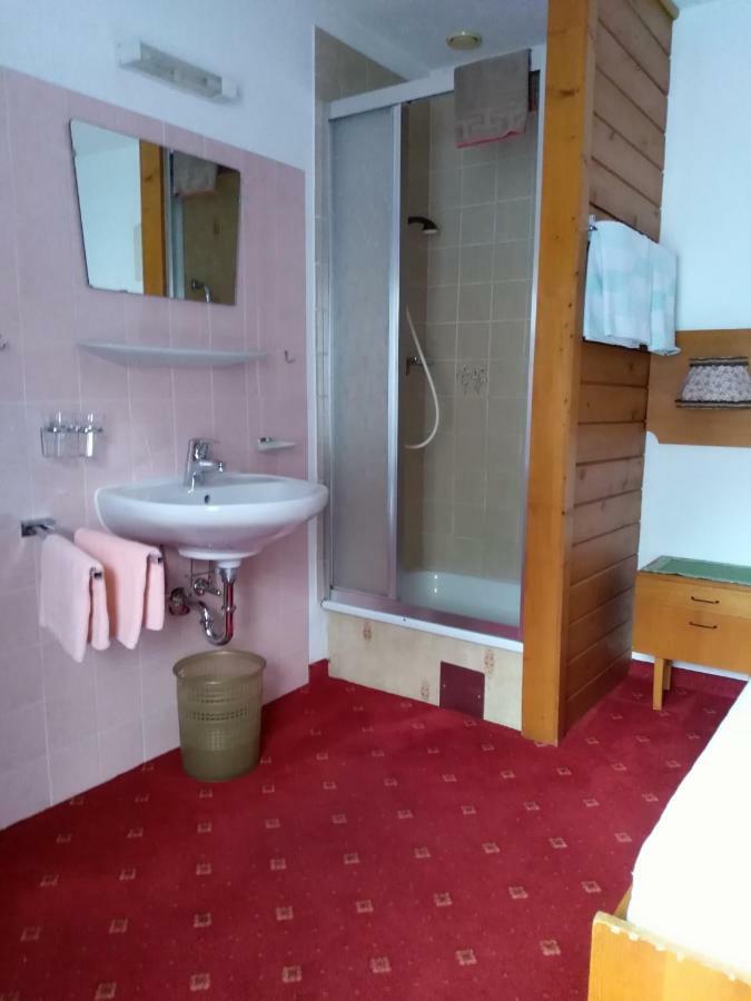 Hotel Garni Alpenrose อิสชเกิล ภายนอก รูปภาพ