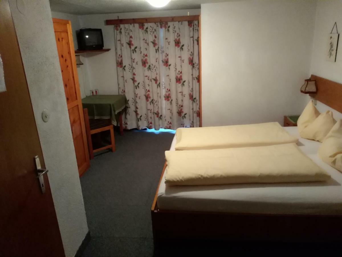 Hotel Garni Alpenrose อิสชเกิล ภายนอก รูปภาพ