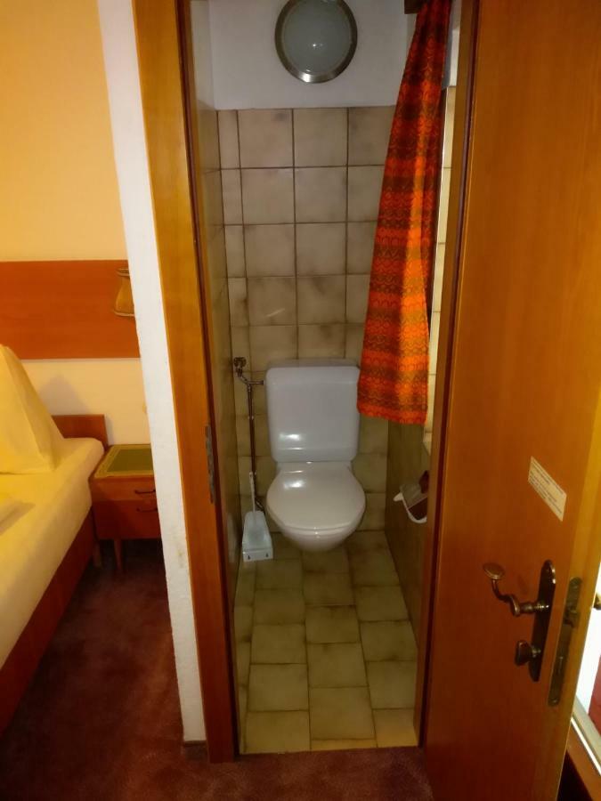 Hotel Garni Alpenrose อิสชเกิล ภายนอก รูปภาพ